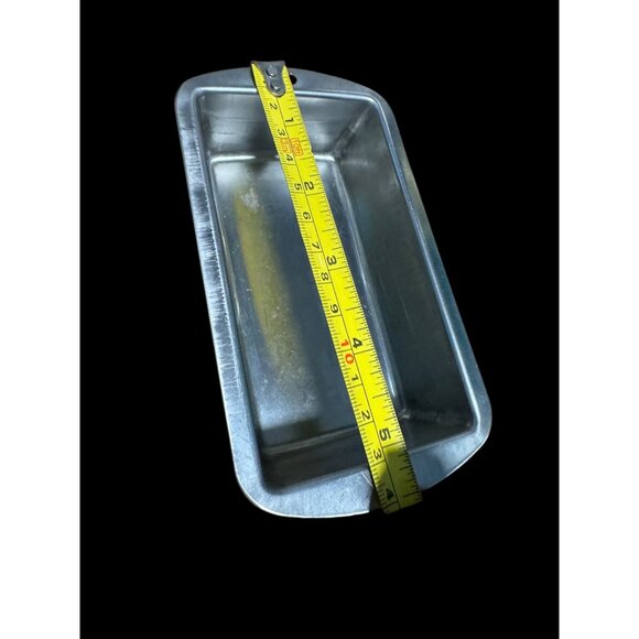 3-Piece Bakeware Set: Heart Round & Loaf Cake Pan. 2 tins 1 plastic . Baking - Picture 5 of 12